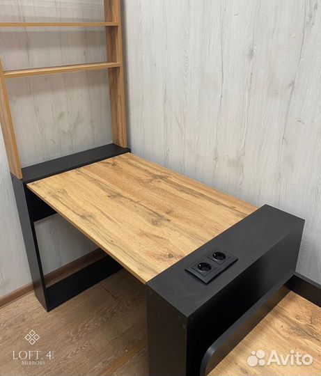 Маникюрный стол