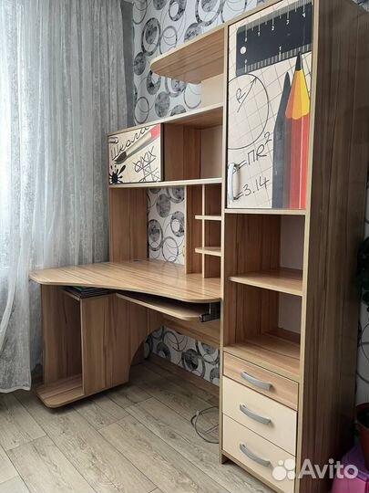 Письменный стол