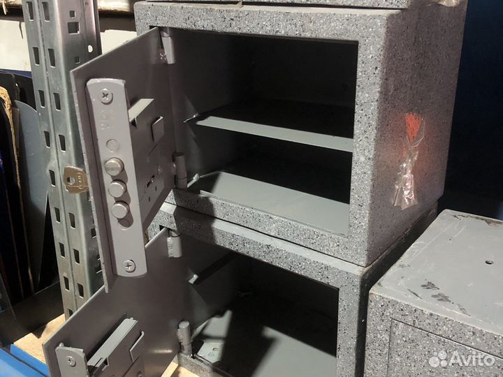 Сейф металлический