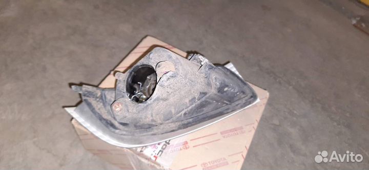 Lexus GX Противотуманная фара левая оригинал