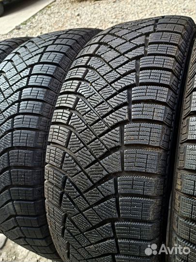 Pirelli Ice Zero FR 225/65 R17