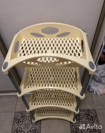 Этажерка на колесах