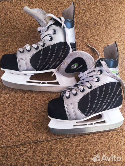 Коньки хоккейные