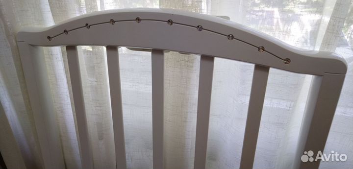 Детская кроватка с продольным маятником