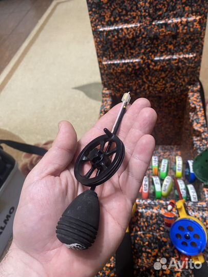 Рыболовный зимний ящик, удочки, мормышки