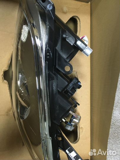 Фара левая ксенон toyota avensis 81170-05212