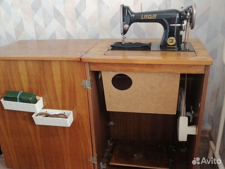 Швейная машина Лада