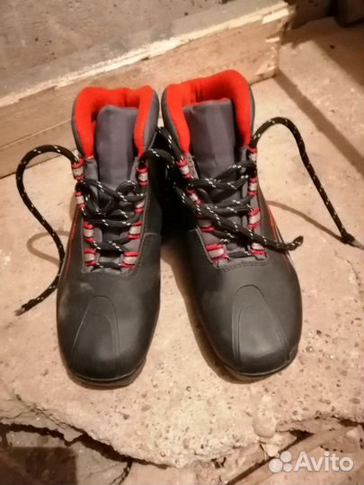 Лыжные ботинки