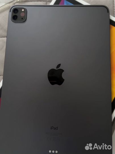 Планшет Apple iPad Pro с клавиатурой