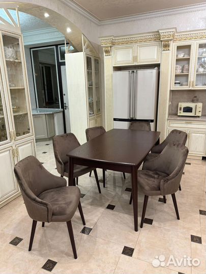Стол и стулья для кухни. В наличии