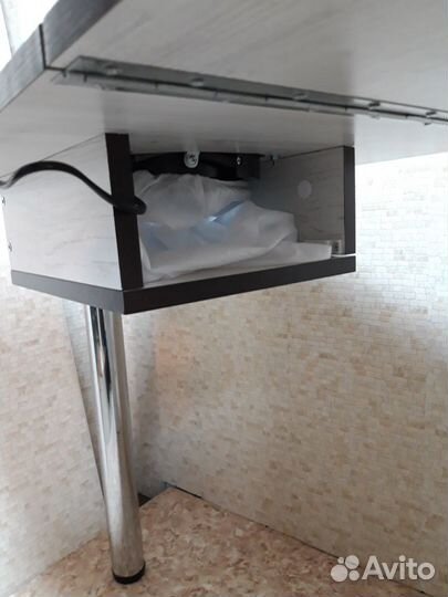 Маникюрный стол под вытяжку