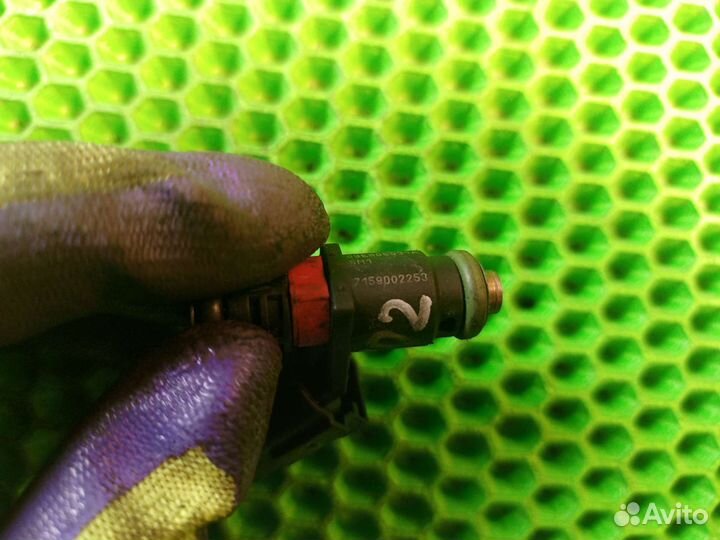 Форсунка топливная Skoda Fabia