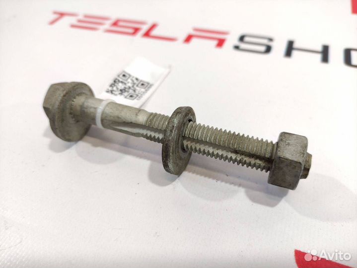 Болт развальный передний Tesla Model S 2016