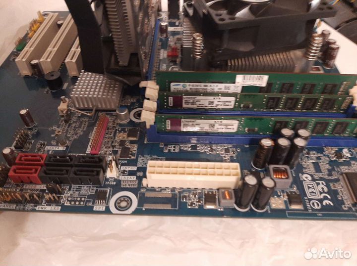 Материнская плата с процессором и памятью