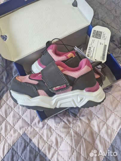 Кроссовки для девочки 25р