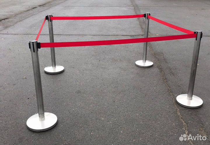 Аренда столбиков с лентой