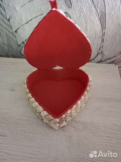 Шкатулка из ракушек в форме сердца