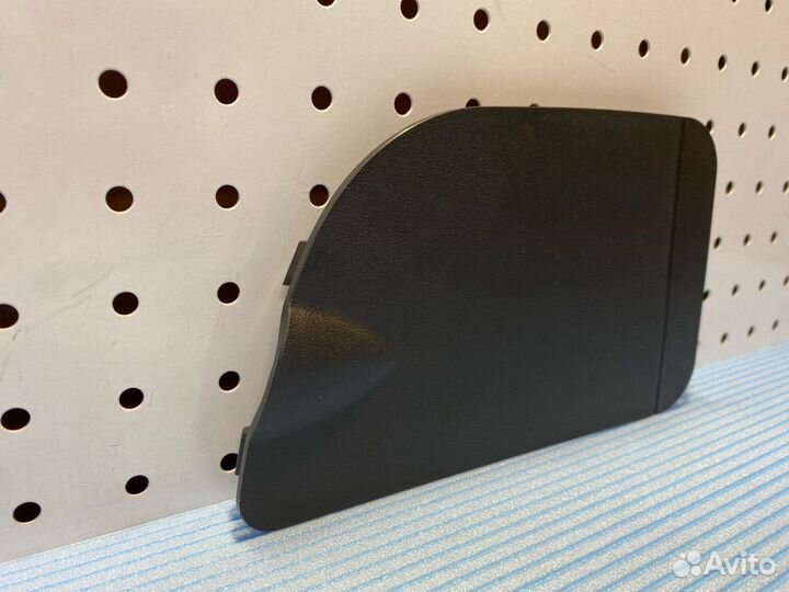 Заглушка бампера правая Renault Premium