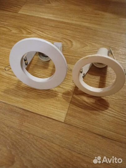 Светильники точечные споты R80 белые