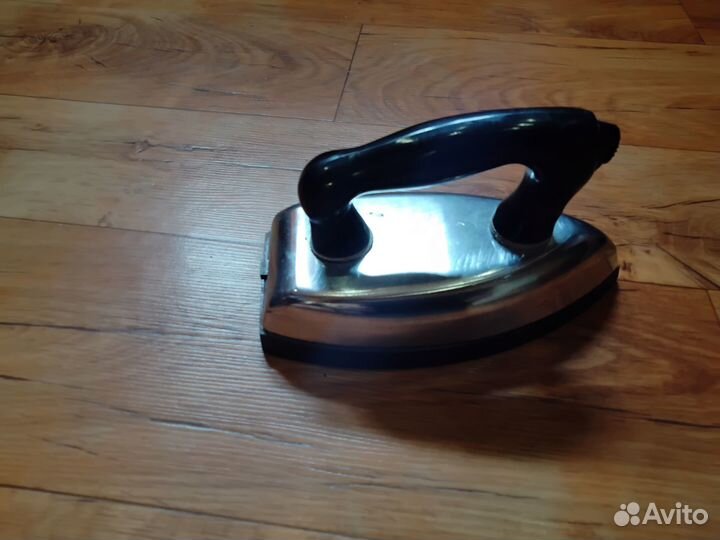 Беспроводной советский утюг