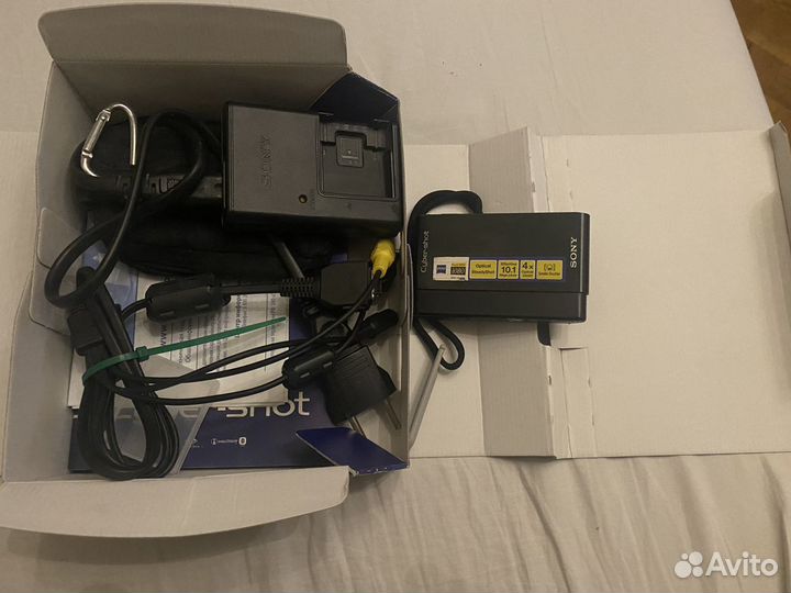 Sony cuber-shot DSC-T77