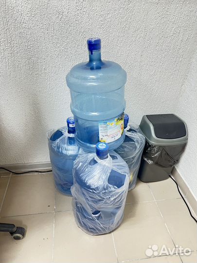 Кулер для воды + бутылки