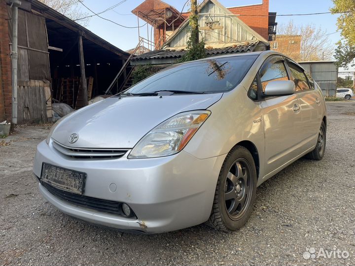 В разборе toyota prius 20