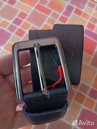 Мужской кожаный ремень черный