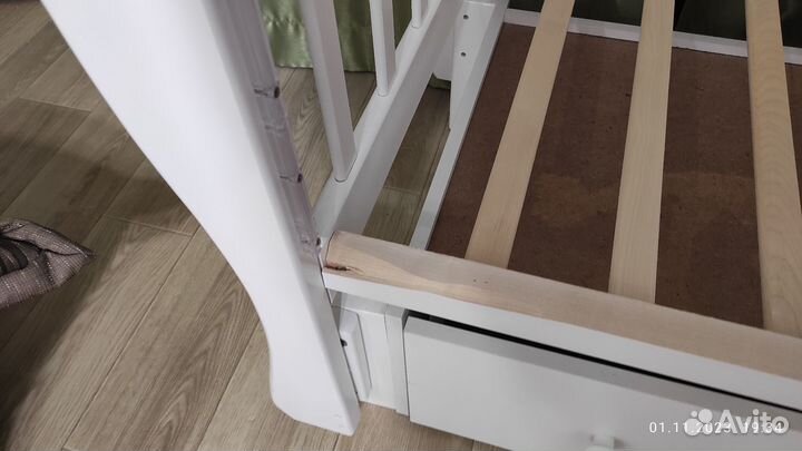 Детская кроватка с универсальным маятником