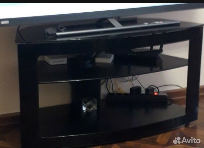 Тумба под телевизор стеклянная