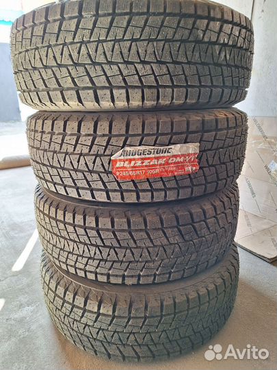 Bridgestone Blizzak DM-V1 245/65 R17 105R