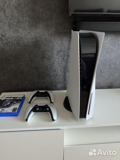 Sony Playstation 5 с дисководом 2 джойстика