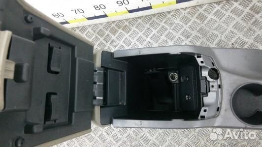 Подлокотник центральный ford escape 3 (2MF03IX01)