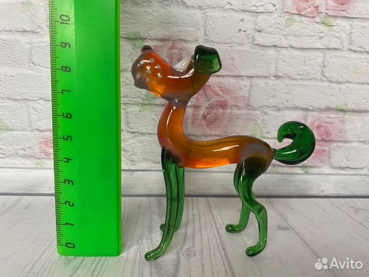 Стеклянная статуэтка 