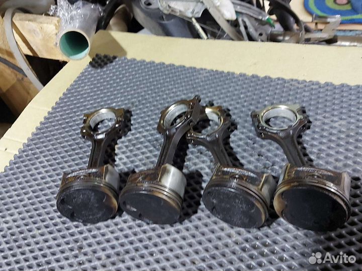 Поршня двигателя 1.6 hxda Ford Focus II 2008 г