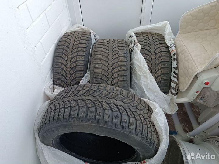 Bridgestone Blizzak Spike-02 215/55 R16 T