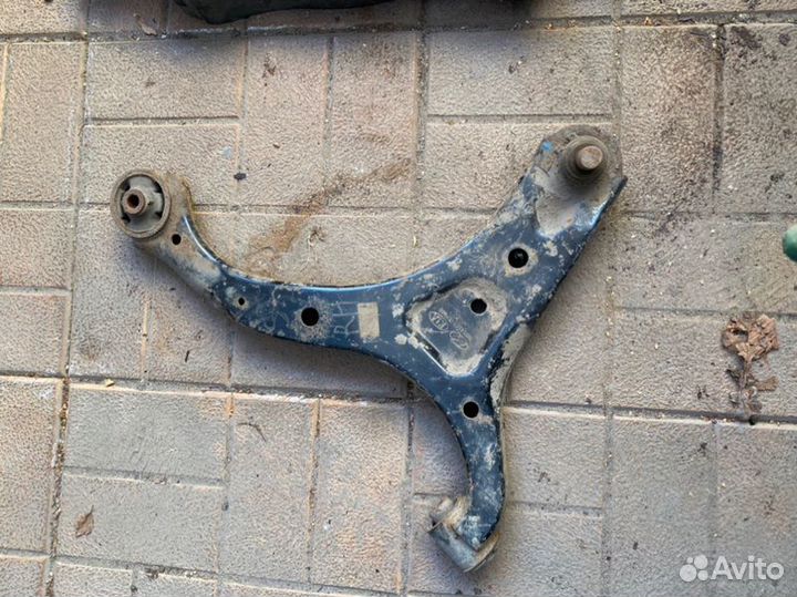 Рычаг подвески передний правый Kia Sorento 2 G4KE