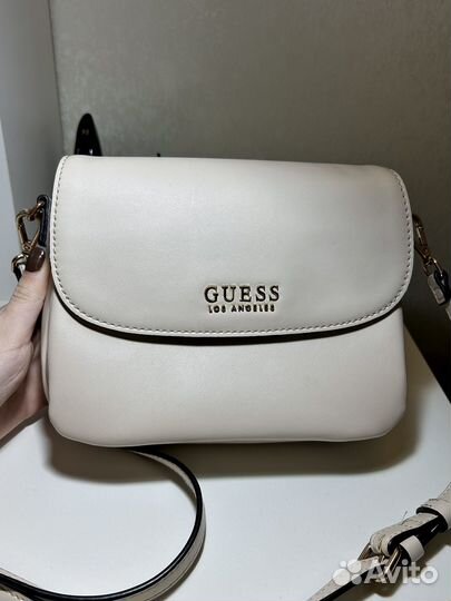 Сумку guess, беж, через плечо, с пыльником, биркой