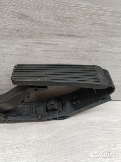 Педаль газа Mercedes E-Class W211 OM642 2008