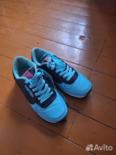 Кроссовки женские 37 размер