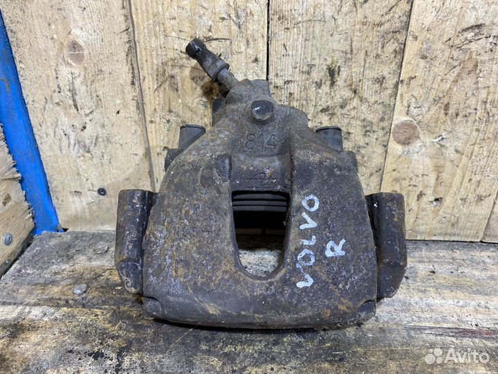Суппорт передний правый Volvo S40, V50