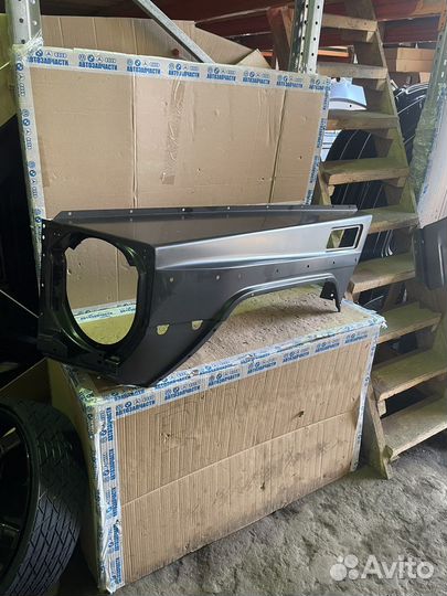 Крыло левое Mercedes 463 X463