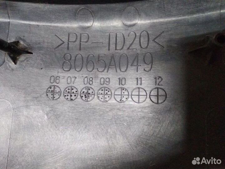 Кожух рулевой колонки Mitsubishi Pajero V8