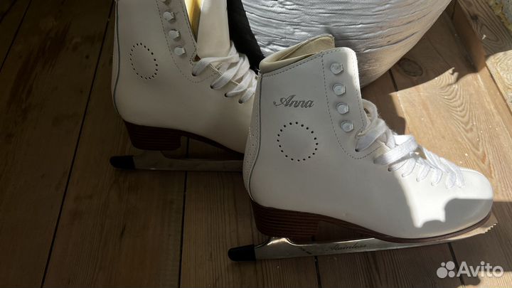 Коньки фигурные женские Anna 39 размер