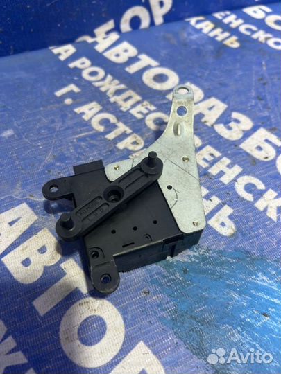 Моторчик заслонок отопителя Hyundai Elantra Xd