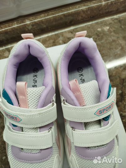 Кроссовки для девочки