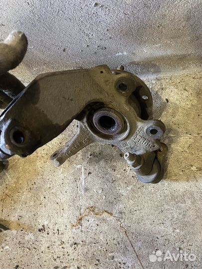 Поворотный кулак левый ford focus 2 2.0 2006