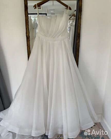 Свадебное платье 40- 44 бу