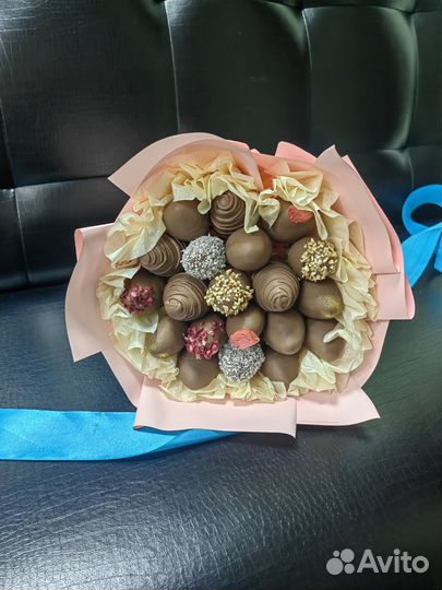 Клубника в шоколаде съедобные букеты день матери