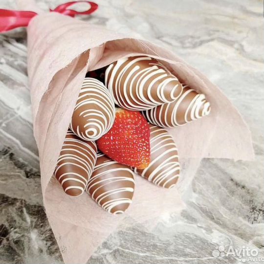 Клубника в шоколаде, Боксы с клубникой и цветами